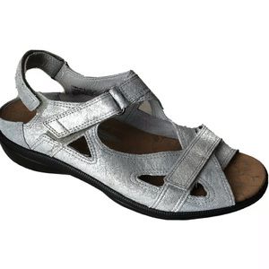 Drew Barefoot Freedom Sandals Size 9.5 W Silver